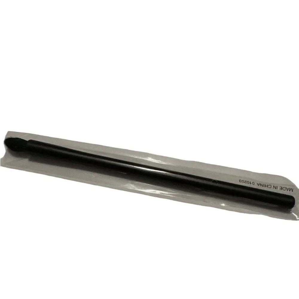 Wingme Cosmetics 05 Tapered Blending Brush Pointed Tip Creases